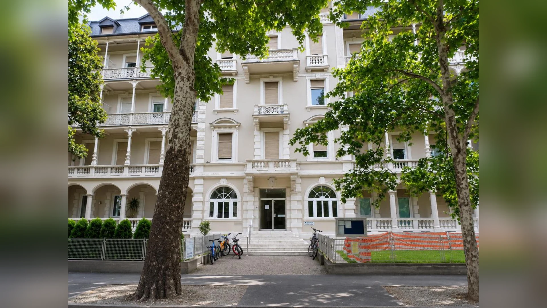 La facciata del palazzo di Casa Vacanze Monachy in Corso della Libertà, Merano