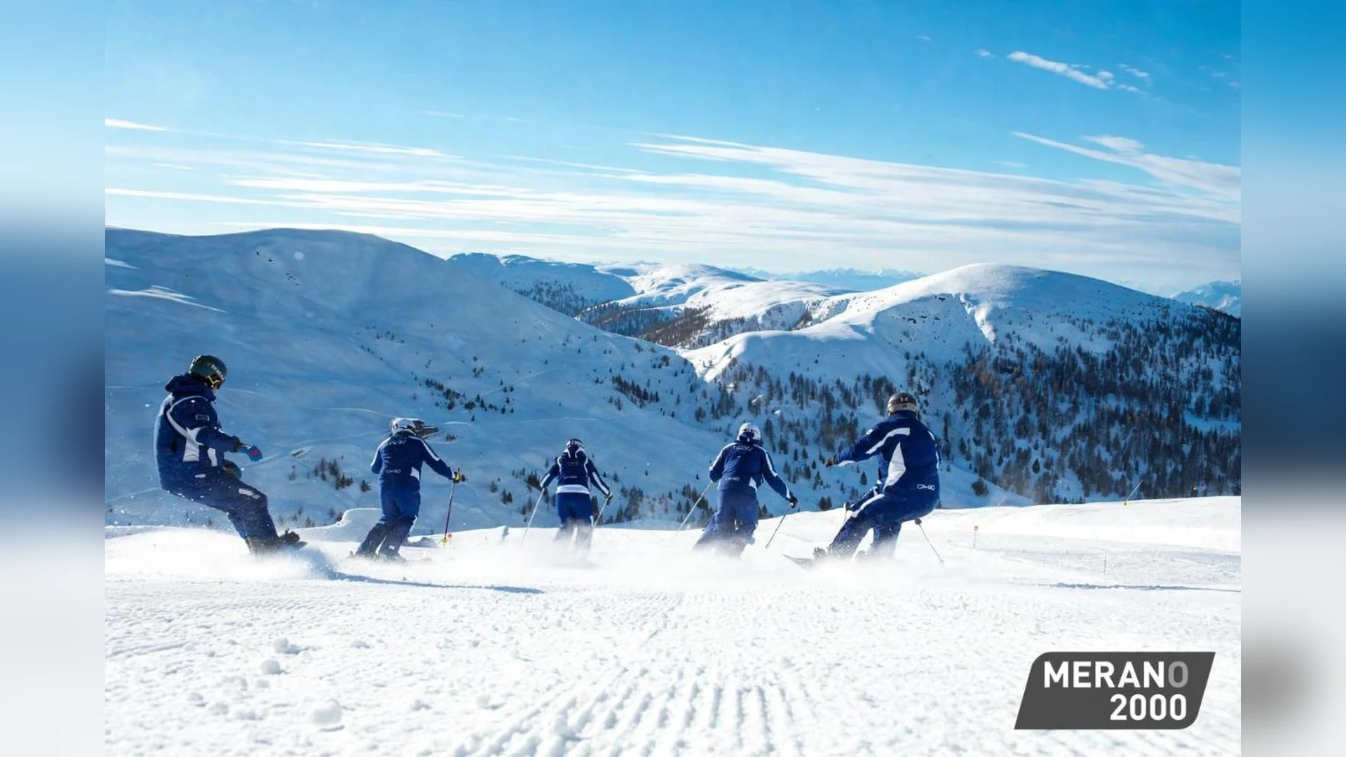 Sciatori sulle piste del comprensorio Merano 2000